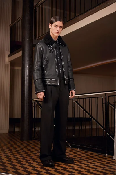 Look 11